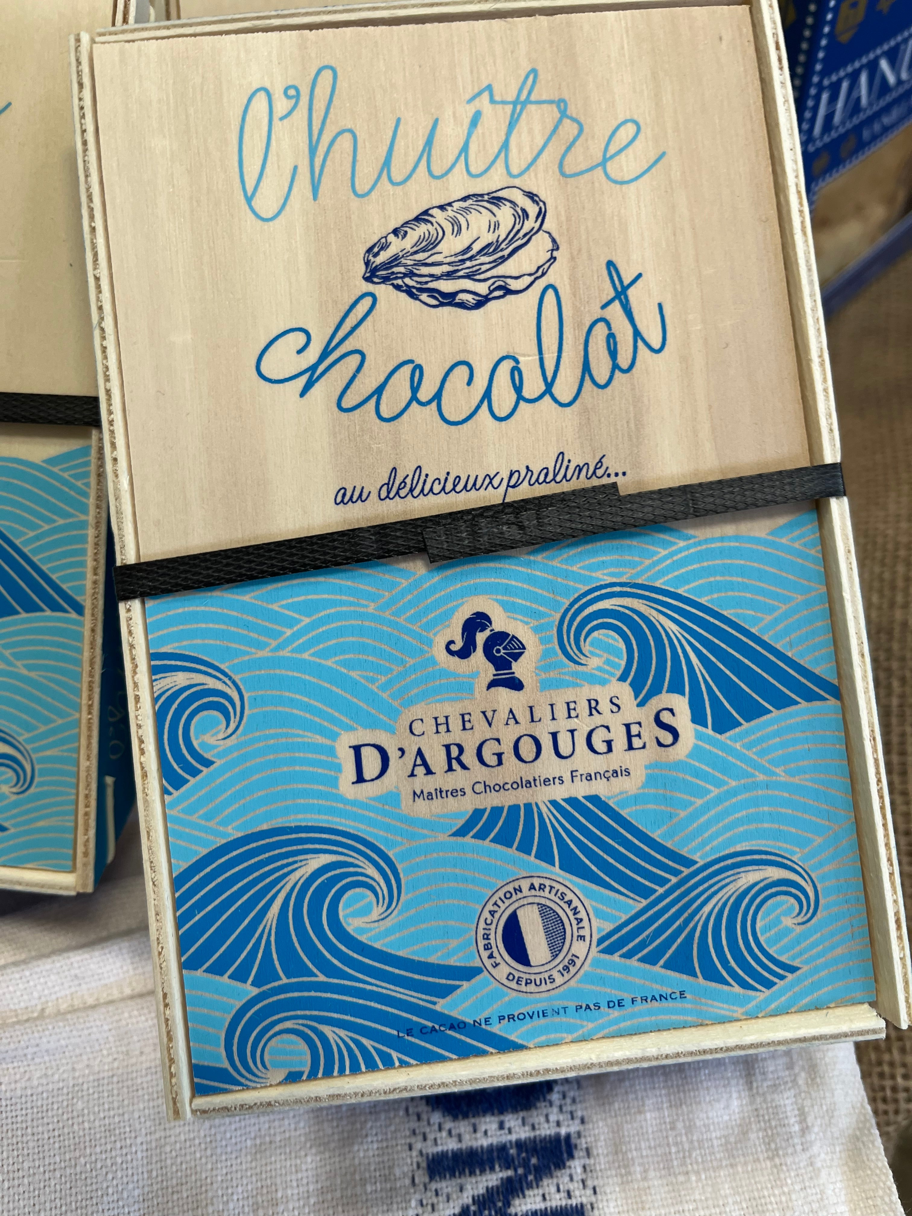 Chevaliers d'Argouges Milk Chocolate Praline "Oysters"